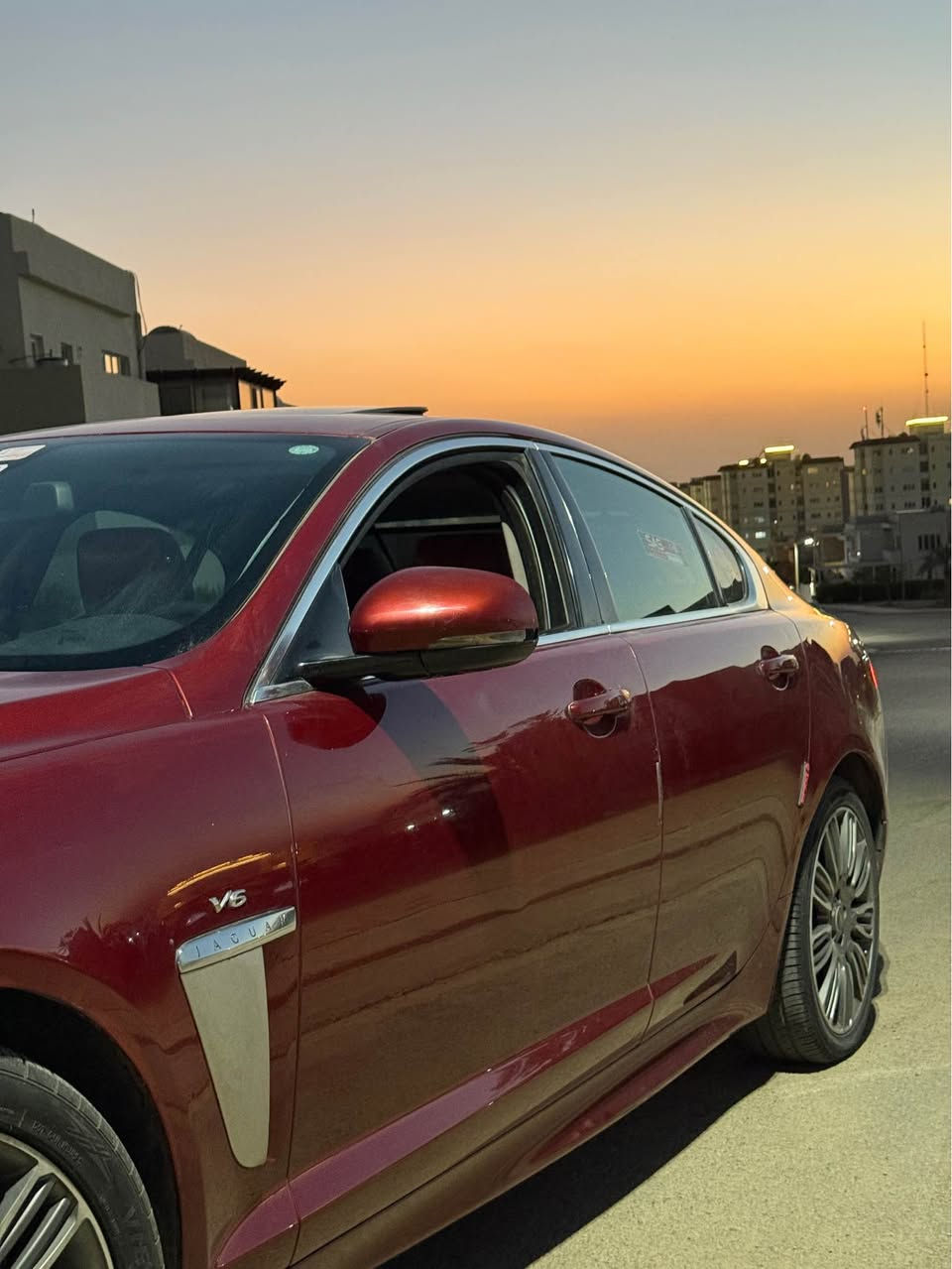 سلام و عليكم 
Jaguar xf 2013 شركة سردار 

- سياره كلين تايتل بدون حادث .
-محركها : v6 supercharged 3.0L
-القدره الحصانيه : 340 🐎 .
- كير و محرك بحاله ممتازه. الكير ٨ سرعات .
-سياره ماشيه : 125الف كم .

-مواصفات السياره فول واحد على واحد 
* مثبت سرعه
*كشنات خزن memory 
*تحكمات بل مري كهربائيه + تعتيم اوتوماتيكي
*تشغيل بصمه 
* اربع انضمة قياده 
*برده خلفيه كهربائيه
*نضام السماعات (meridian)
*شاشه وسطيه لمس 
*كامره خلفيه 
*حساسات خلفيه + اماميه 
*عداد 300 كم 
*كير ماوس 
*هند بريك كهربائي
*فتحات تبريد اوتوماتيك 
* شفتات ستيرن 
*قتحتة سقف 
*مقاعد جلد احمر 
*حساسات نقط عمياء بل مري الجانبيه 
و غيرها من المواصفات …..

- سياره رقم اربيل بأسمي تحول وكاله بشرط 
- مكان السياره اربيل 
- رقم : ***********
- سعر السياره : 92 ورقه قفلل أربيل, العراق
