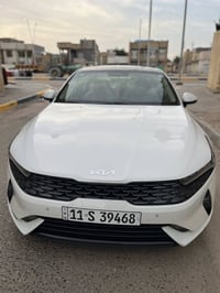 k5 موديل2023 خليجي رقم بغداد بسمي حره السياره مكفوله بس بيها طخه زيبلج...