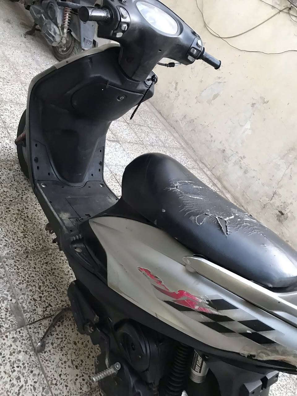 ماكس 140سلف وهندر واشاير ولايت كلها شغاله وقفل جنطه وقفل ستيرن ونكره صبح وكابريته اصليه ودهن جديد وشلعه ومعدل دراجه خير من الله السعر 350. مكاني غزاليه او دولعي ***********
