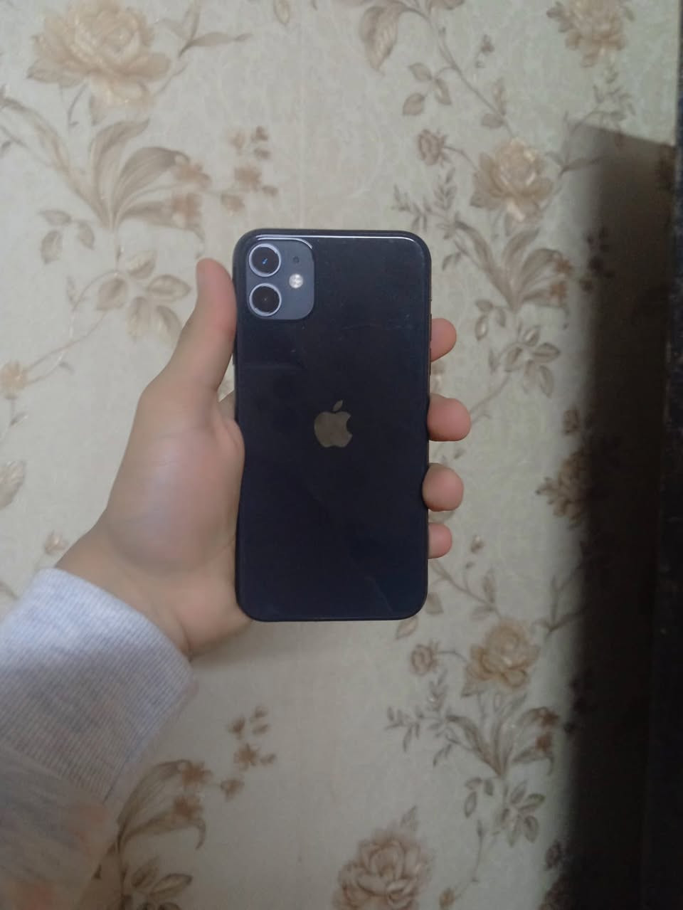 سلام عليكم ايفون ١١عادي ذاكره ١٢٨ جهاز وتر مفتوح يعني مستبدل اي قطعه جهاز علئ وضع شركه وبالنسبه لنضافه انضف من الصور زلغ ما بس  بيع فقط سعر ٢٨٠الف رقمي ***********
