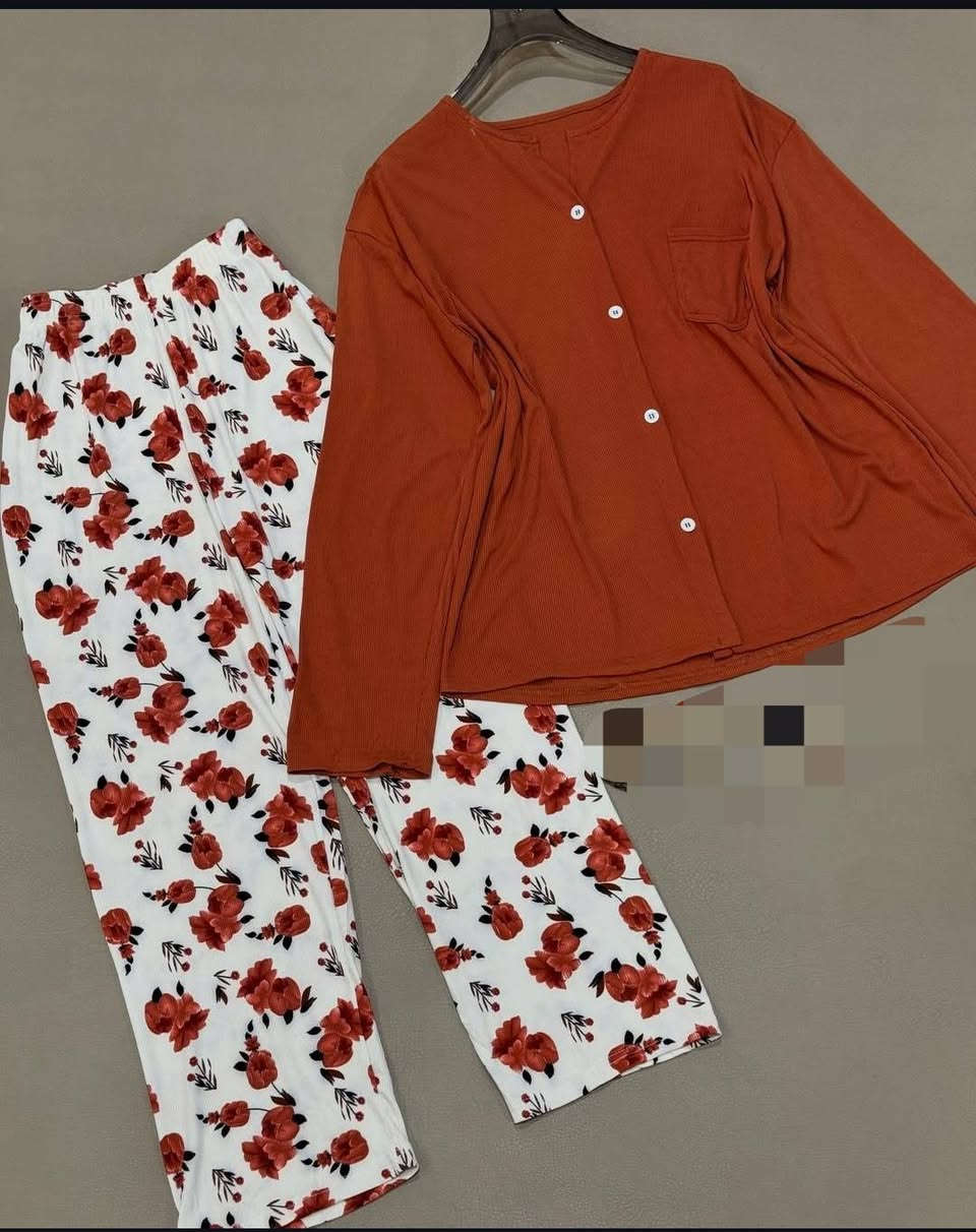 🍑 نعومة + أناقة = راحة ما تنوصف
#تراك بيت قطني وناعم تركي درجه اولى 🌺 🦋 
 ألوانه تهدّي النفس ومثالي للراحة والنوم 🌙
لأنك تستاهلين تكونين مرتاحة وأنيقة بنفس الوقت 🤍
#السعررر10
قياسات فري سايز💙🤍
يوجد توصيل داخل المسيب الفين 
يوجد توصيل محافظات


**إذا كنت صاحب هذا الإعلان وتريد حذفه لأي سبب، رجاءا أرسل رسالة إلى الدعم الفني**