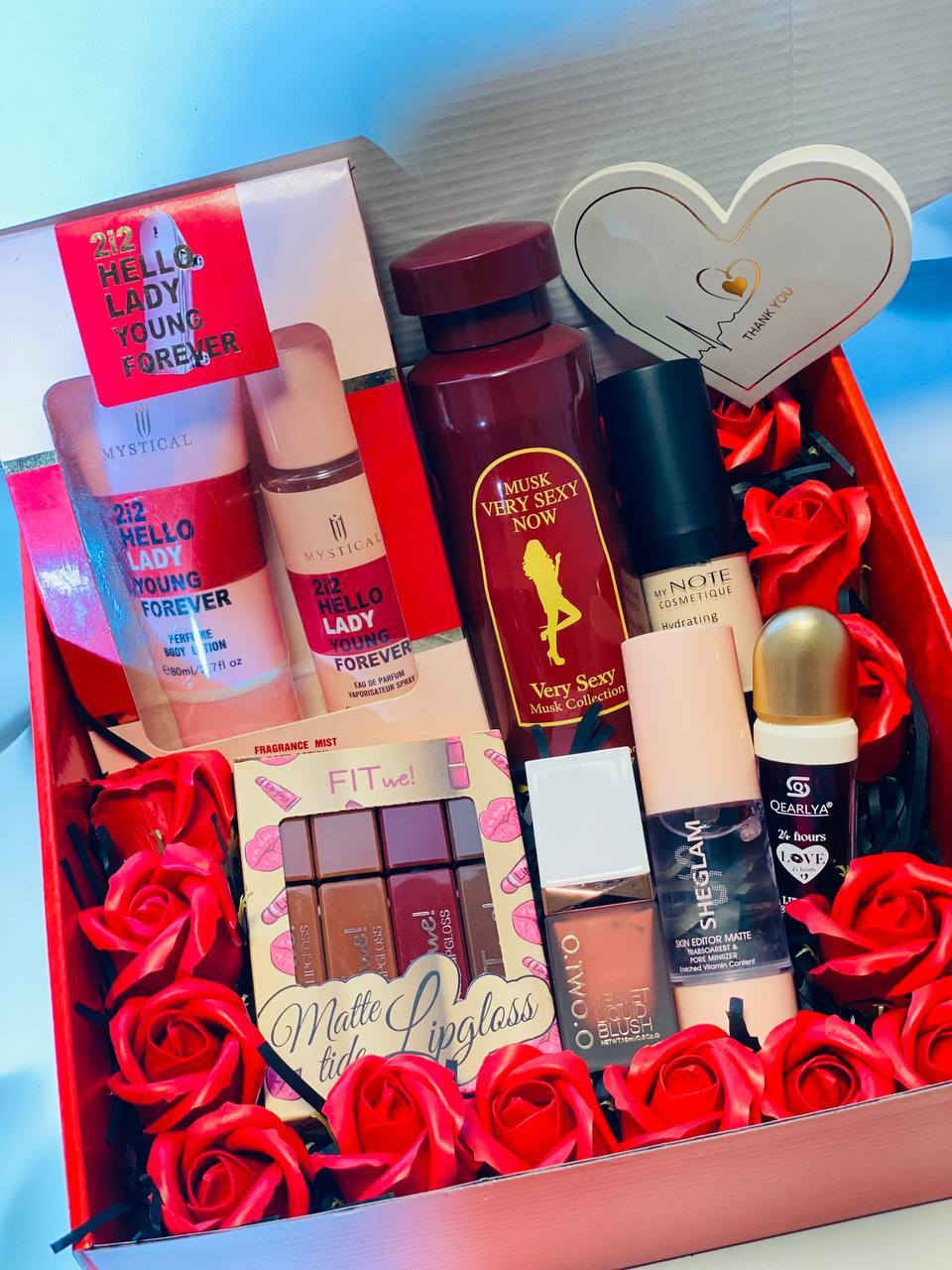 لأنها تستاهل تنحب كل يوم مو بس بعيد الحب 💖✨
بوكس أنوثة ودلال يجمع كلشي يخليها تلمع ✨🌸

عطر 212 Hello Lady يفوح نعومة وجاذبية 💕
مسك Very Sexy Now إحساس أنثوي دافئ 🔥🌷
مجموعة ميكب كاملة حتى تكون إطلالتها تخطف الأنفاس 💄👑
قلوسات مات بألوان تجنن 💋
فاونديشن + بلاشر حتى بشرتها تصير مثل الحرير 🤍✨
ومحاط بورود حمر حتى الحب يكون واضح بدون كلام 🌹❤️

هدية مرتبة، فخمة، وجاهزة حتى تخلّيها تبتسم من قلبها 💘
إذا تحبها صدك… هذا البوكس يحچي مكانك 😍

الحجز والاستفسار خاص #دعم


**إذا كنت صاحب هذا الإعلان وتريد حذفه لأي سبب، رجاءا أرسل رسالة إلى الدعم الفني**