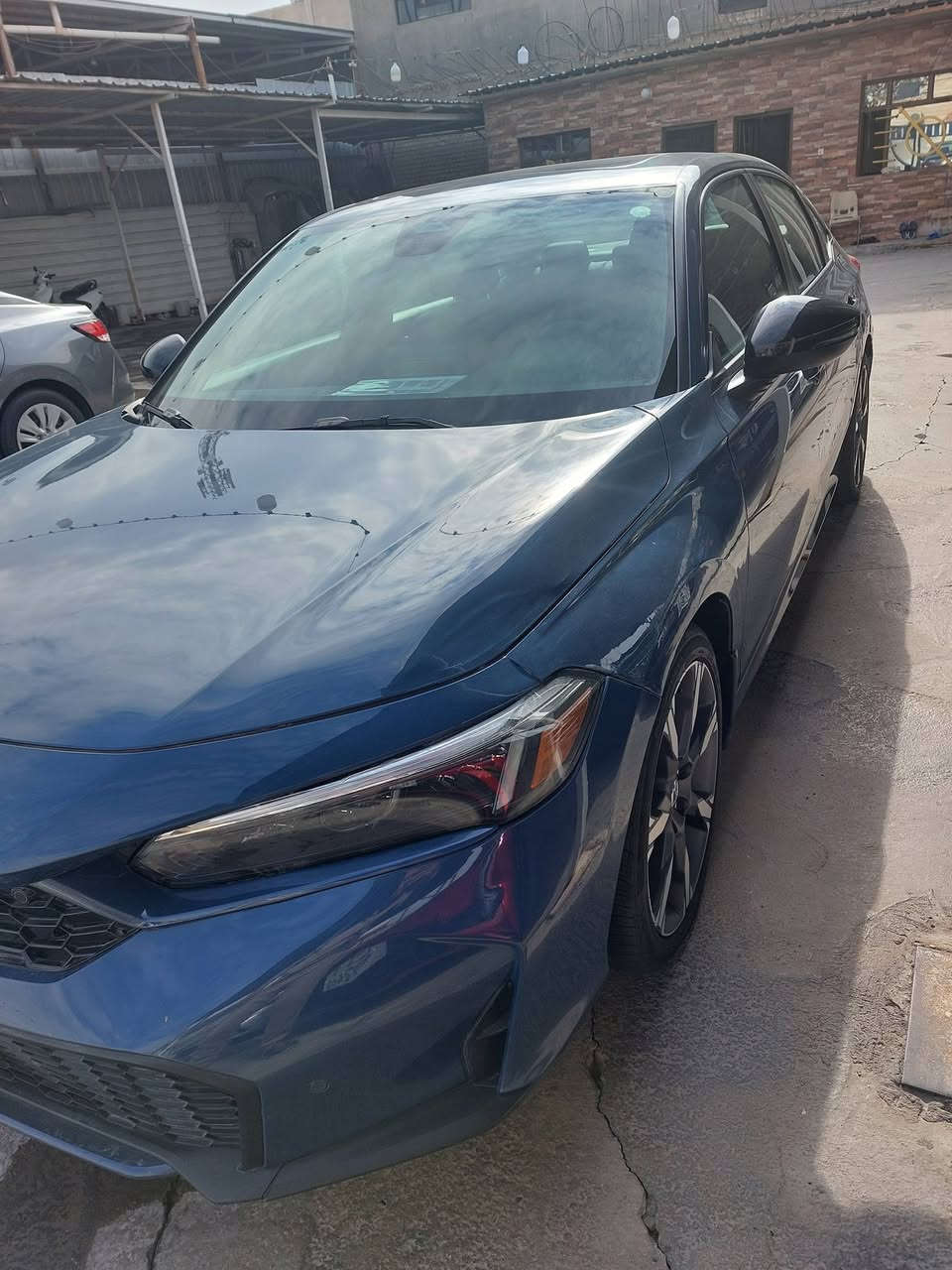 سلام عليكم للبيع هوندا سيفك 2025 فول اعلى فئه بالهوندا تورنك
بصمه سلايت جلد تدفئه تبريد كشنات مكينه 2000cc 
هايبردكراسي كهرباء عدد اثنين والى اخره فول الفول حادث السياره جاملغ امامي وخلفي بارد فقط بدون ايرباك 
مكان بغداد الكريعات شارع المعارض معرض القمه
السعر 18500$ للاستفسار ***********
