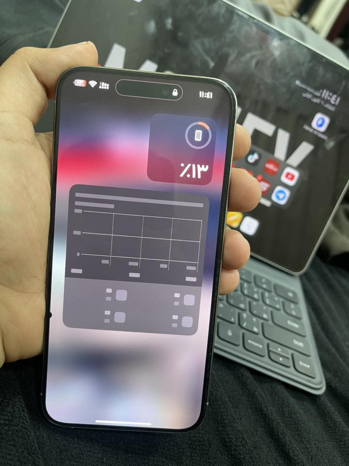 ايفون 15 برو ماكس 256
عربي شرق اوسط كارتونه وكامل ملحقات 
بي فقط شامة زغيرة كلش لاماثره ولا شي الجهاز لامفتوح ولا امبدل بي اي شيييي كفاله
السعر 950 وبي مجال 
مكاني البصرة حي الجامعة
***********
