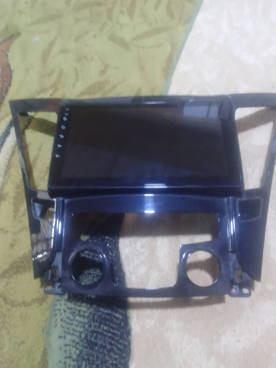 السلام عليكم 
اطار  وشاشه للبيع 
اطار جديد 25
الشاشه مستعمله كطعت صوت يرادله تصليح 30 وبيها مجال  ***********/***********
