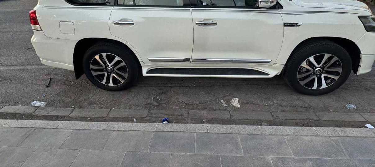 من رخصة الادمن
تخم ويلات هن وتايراتهن حجم 20 مال لاندكروز جكسارة فكسارة " واحد منهن بي طخة بسيطة ملحوم درجة اولى مثل ماموضح بالصورة ومابي اي رجة او رجفة ابداً 
مكاني البصرة ابو الخصيب
5 ورقات وبيهن مجال للاستفسار مراسلة الصفحة او الرقم ***********
