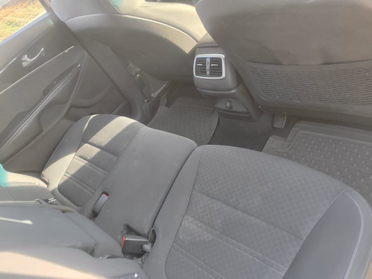 ‏سلام عليكم
بيع مستعجل السعر (165) وبيها مجال 
سورنتو موديل 2018 وارد امريكي محرك 4 سيارة جاهزة مابيها اي نقص صدر جديد  صدر جديد تخم تاير حدادية تدفأ تبريد سيارة كاملة من جميع نواحي 
لاستفسار اتصل
***********
***********
العنوان واسط قضاء الزبيدية
