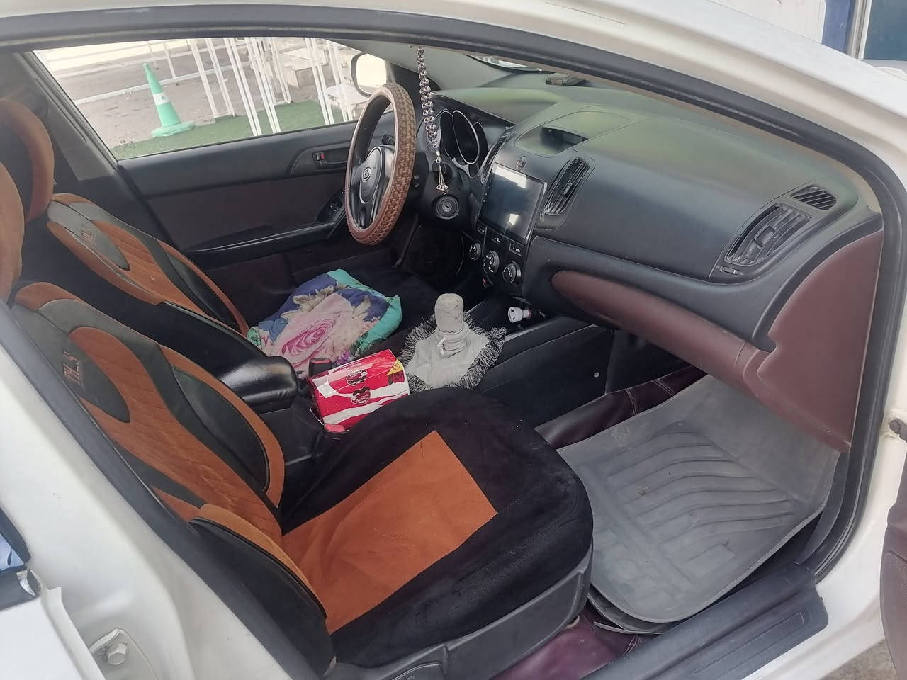 السلام عليكم.
للبيع كيا سيراتو 2013 رقم بابل الماني. الانكليزي قيد الانجاز

السيارة گير ومحرك خير من الله 

حدادية 80٪ شاشة وكامرا بصمه ابواب السيارة بيها قطعتين رشات صبغ اثر دحجه بسيطة باب السائق وباب الخلفه ابيع قطعتين صبغ وبيها تكحيل بسيط بالبنيد گد شبر فقط سيارة حلوة وگاعده احلى من الصور وبالعافية عالياخذها السعر المطلوب 98 ورقة وبيها مجال جدا بسيط مكان السيارة نجف ناحية الحرية هـ ***********
