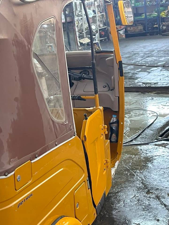 سلام عليكم شباب تكتك موديل 21شهر 11مكان مرقم بسمي مكان بغداد مكفولة عامة شراي يخابر***********
