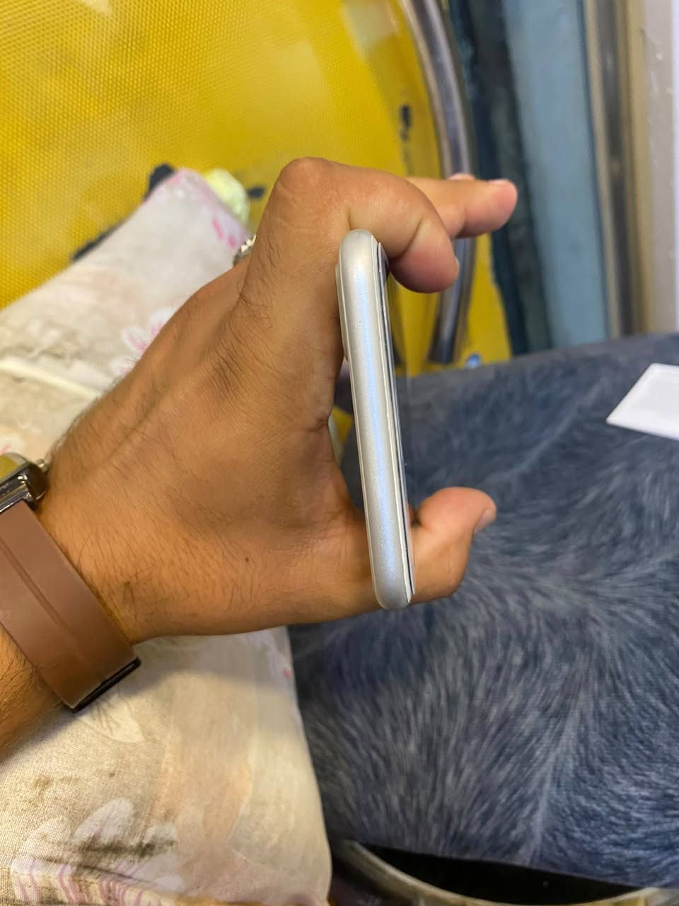 سلام عليكم
متوفر ايفون 8 بلص 
ذاكره 256 كرتونه ويه 
مبدل بطاريه 100 
جهاز نضيف معنه الكلمه 
بس ضهر مفطور
 جهاز شرط من 
كل النواحي 
نضافه الف بل ميه
سعر ١٥٠
رقمي للنتصال ***********
