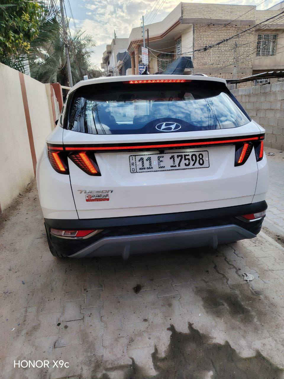 توسان 2024 خليجي مكفولة
✅️بصمه ، تشغيل عن بعد 
✅️اوتو هولد ومود درايف
✅️مقاعد كهرباء 
✅️تبريد أمامي وخلفي
✅️بردات خلفية 
✅️ماشية 41 ألف كيلومتر 
✅️السيارة مكفوله ماعدا المحرك مفتوح تبديل رواجز فقط 
✅️رقم بغداد 
✅️ويل حجم كبير ١٨
✅️للإستفسار ***********
