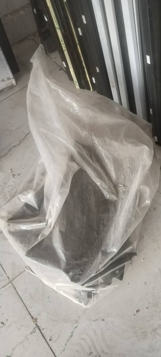 رفوف للبيع مستخدمة 36  رف مع الأذرع والشيلمانات ..السعر 135
***********
