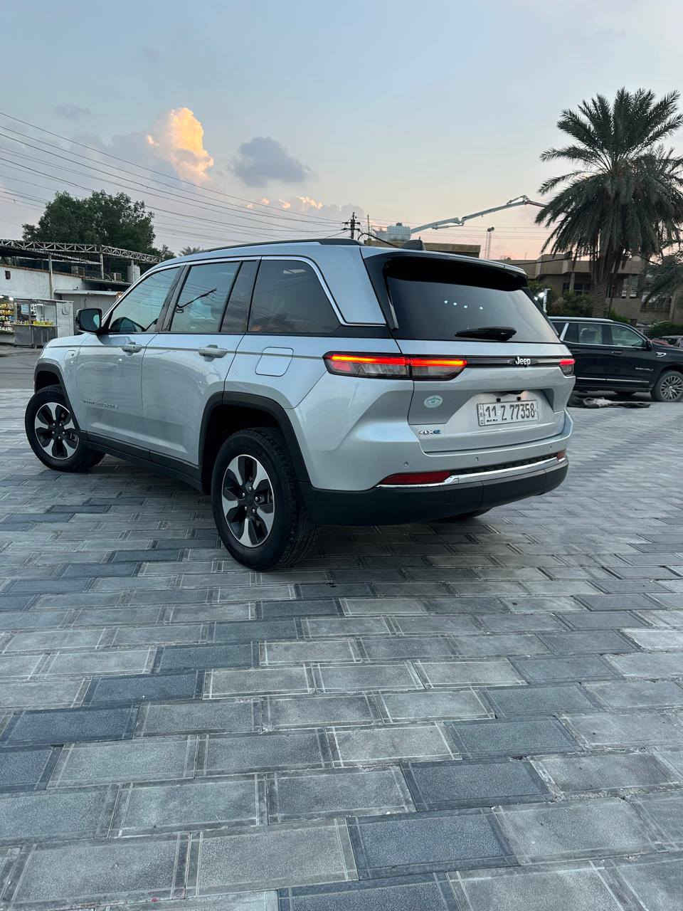 السلام عليكم
مراوس مع bmwحديث
مارسدسc300
E200 حديث
جيب ثلاث انظمه بلكن ٢٠٢٣ 
فول مواصفات 
ثلاث شاشات 
حادثه باب  امبدل ومصبوغ 
بجم كبس 
سياره للامانه الياخذه يجنيه لان سياقته مال زيرو بالعافيه على ياخذه 
صور ضرر بالمنشور 
مكان السياره حي الجامعه 
 السياره مغلفه بالكامل ppf
السعر ٣٣٠ $
رقم بغداد باسمي 
السعر ٣٣٠ 
***********
***********
