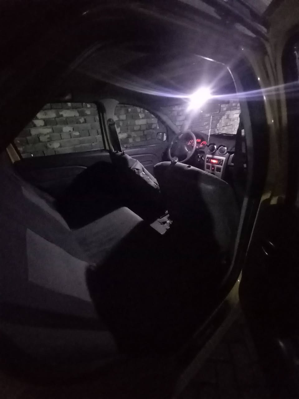 السلام عليكم رينو لوكان٢٠٠٩ فحل مكينة بية بخار تبريد كامل بس عوزة غاز صدرة نظافته ٦٠ بسمي مكفول من ضربة قوية بية خياسات بس بل جاملغات الخلفية كهرباء كلة شغال هية وغرامات مصغره  بسمي رقم جديد تحويل مباشر  سنوية ٢٠٢٨ السعر ٣٠ وبي مجال بسيط بغداد الأمين الثانية  ***********
