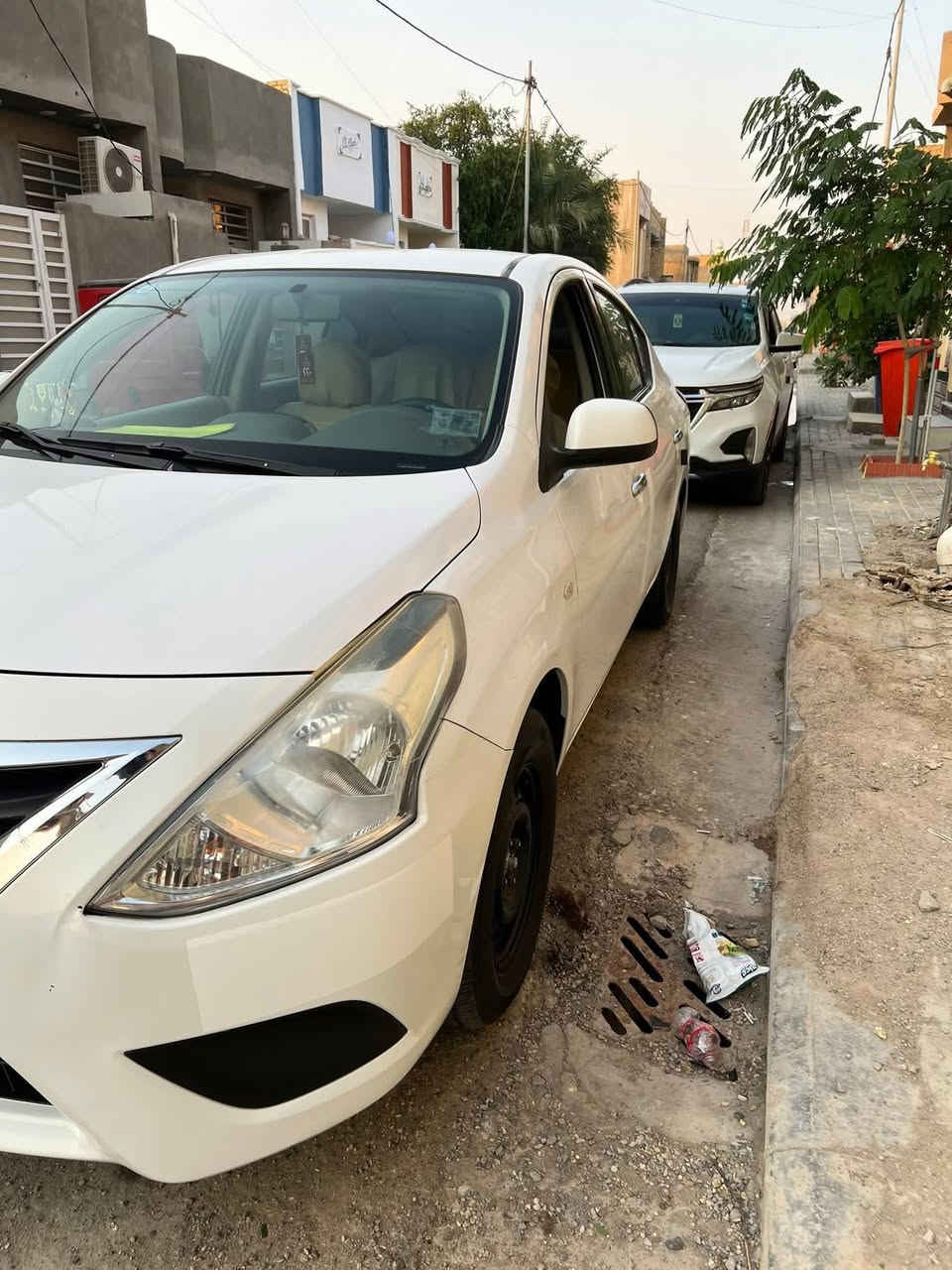 السلام عليكم 
نيسان سني هندي بليته زركه
موصفات السني معرفه 
بسمي تحويل ثاني يوم 
موديل 18 ماشيه 70 سياره خير من الله 
محرك كير مكفولات 
سياره بيه قطعتين صبغ جاملغ وباب عكس السايق 
عنوان واسط الكوت مركز المدينه 
(مكلف بالنشر مامتواجد خاص)
***********
