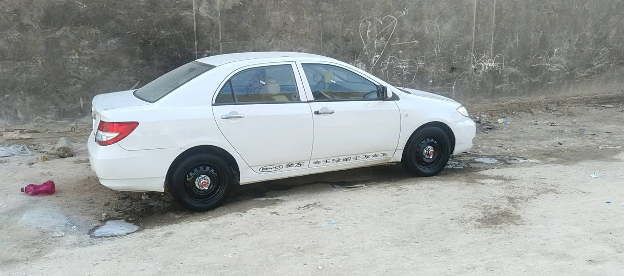 السلام عليكم بي واي دي 2010  مواصفات 11 جام كهرباء داخل صاج رقم بابل سنويه ل28 سياره جاهزه  مكينه حداديه تخم تاير  كله بشرط  كفاله من ضربه صبغ حزام اثر خياس  فقط
سياره جاهزه وحلوه سعر 40بيه مجال قليل مكاني حله ***********
