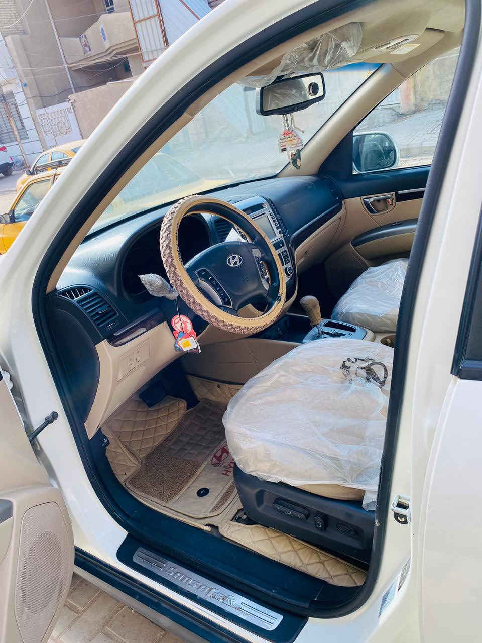 سلام عليكم سنتافيا للبيع مديل 2011  فول 
بيه ملاحضات بسيطه كير ومحرك مكفول 
سبعه راكب مري شفط 
سعر 140 وبيها مجال 
*********** اذا اكو مراوس عادي هم سبعه راكب متواجد واتساب
