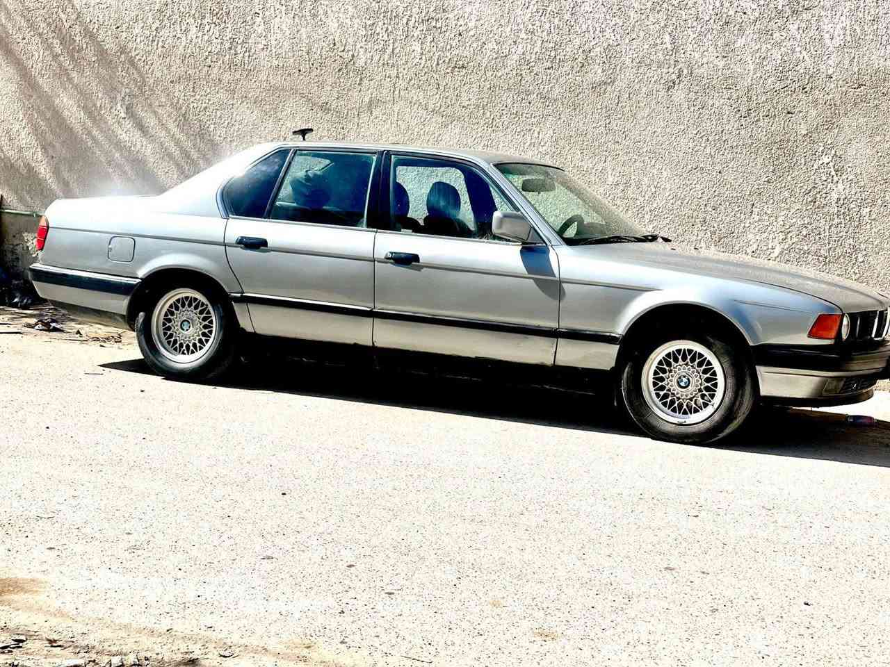 السلام عليكم بي ام موديل  98.   730 
سياره بلاديه خير من الله كير ومحرك 3000  حاويه ترايك وين ما يعجبك سياره مال جناي كهربائيات تائرات نضاف باتري جديد ما بيها اي نقص فقط يده باب سائق سياره تحويل السعر 48 او مراوس عادي ايش عندك نزل مكاني بغداد***********
