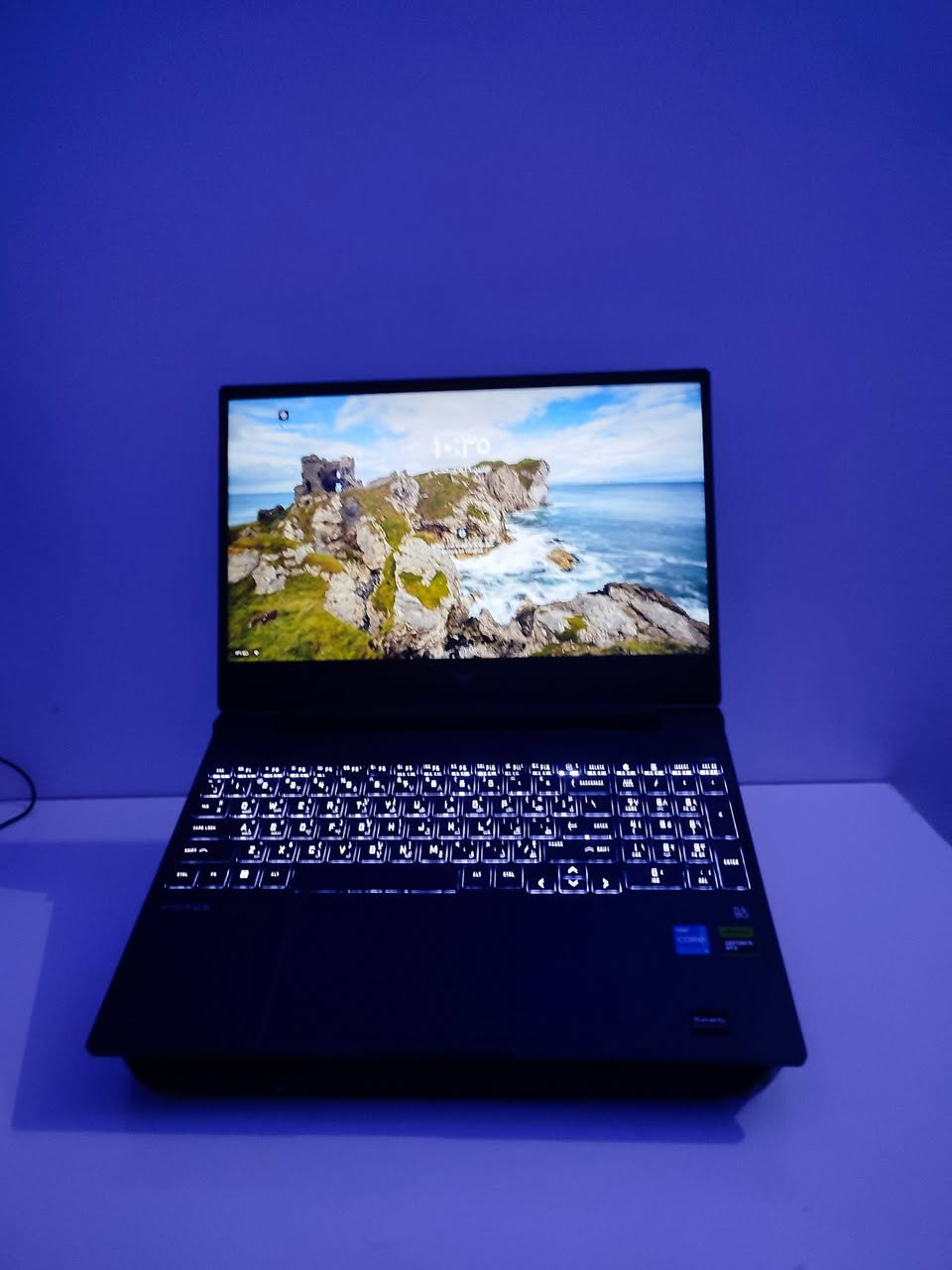 السلام عليكم
لابتوب كيمنك للبيع 
لابتوب HP Victus 15    (جيل الثالث عشر) للبيع 
المعالج core i5 -13420H (الجيل ثالث عشر )
الرام  (ddr4)  حجم 8GB  قابل للتطوير
الهارد (Ssd) يحتوي على هارد    حجم 512 ssd m.2
اللي يعتبر من اسرع انواع الهاردات 
كرت الشاشة الخارجي (  Nvidia Geforce RTX 2050) حجم 4 كيكا 
الشاشه حجم 15.6 انج ضد التوهج  والانعكاس 
بتردد 144 هيرتز  
نظافة تصل الى 99% 
باتري ليثيوم 6 خلايا شحن سريع 150 واط وشاحنته الاصليه 
  كيبورد ضوئي لون ابيض  ليزري وبيهه منفذ تايبسي 
 وكامره دقة 1080 الحاسبه مستخدمه شي قليل شخط واحد  مابيه
بطارية 5 ساعات أو اكثر وحسب الاستخدام 
 بطارية قوية
  وزن الابتوب خفيف ومناسب للتنقل
  

شاحنة اصلية 150w

السعر 700 الف
للاستفسار الاتصال: ***********
