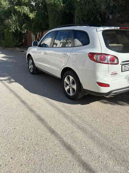 هونداي سنتافي موديل 2012 ماشية 138 الف السيارة فول مواصفات بس بدون بصمة رقم سنوية جديد بيها شوية صبغ براس بونيد بدون حادث بيها بطاقة بنزين كير محرك شرط محرك مفتوح بس بدون صرف بدون بخار شرط ابتحويل والغرامات السعر 145$وبيها مجال بسيط
***********
