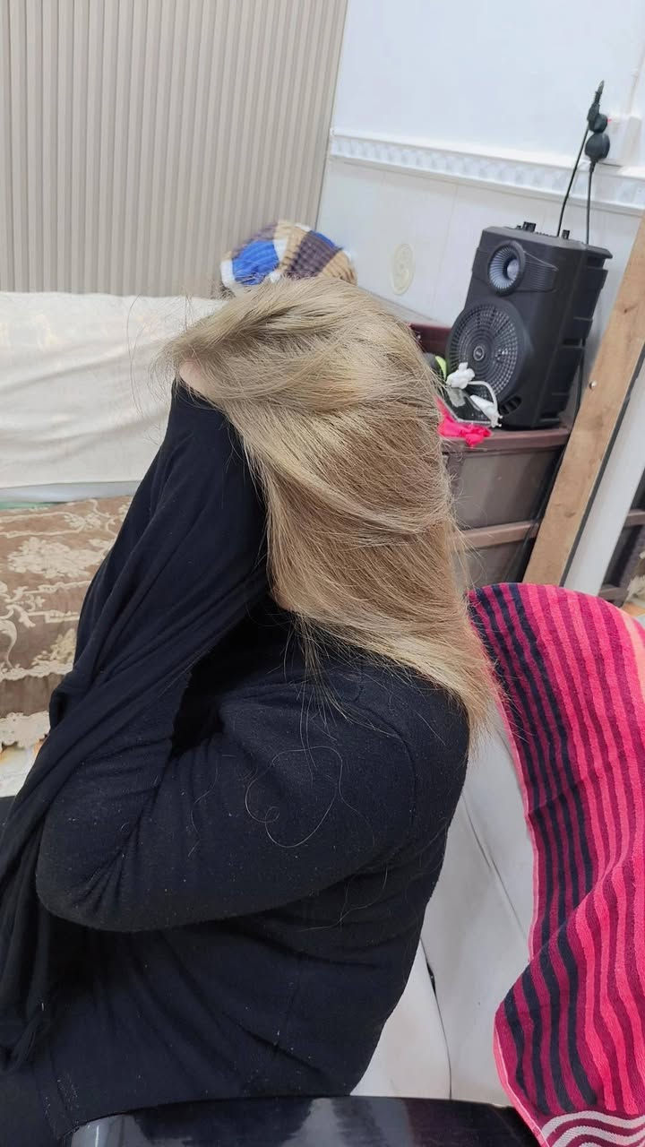 مساء الخير بنوتات 
صبغ حسب طلب الزبونه شقارات على رمادي 
استخدام الوان بنية مدة طويله 
الزبونه تفاجأت من الون 
صالون ڪوافيرة جنى 🤍
العنوان.. 
بابل _المسيب_حي المعلمين الاولى _فرع مطعم المعموري *
للحجز خاص او الاتصال على الرقم واتساب ***********
اهلأ بكم في أي وقت🌼🌼
