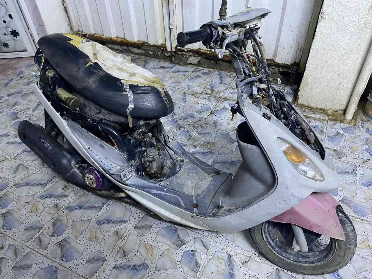 السلام عليكم ماكس منغولي محركه بلادي مامفتوح الدراجه تعمير يعني بايعلك شاصي ومحرك الدراجه عطلت وفصخته بلبيت عبالي اسويه وماعرفتله كل كفراته لاصليه والسودات والبراغي موجوده بعتبار دراجه كامله كامت تخربط بدلت كابريته وماشتغلت نار بيه الكهربائيات كله شغاله بس اني ماعرفت اربطهن مكاني حله وسعره مناسب لتواصل ***********
