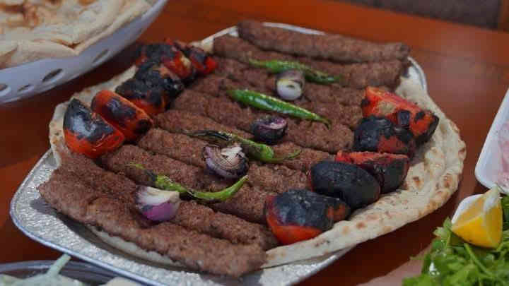 كافه المشويات متوفره وجميع الوجبات الرئيسية وبأسعار خياليه ما عليكم فقط الحجز ع الأرقام التالية *********** /*********** /*********** #العنوان قطاع ٣٠ شارع نعمه الريفي
