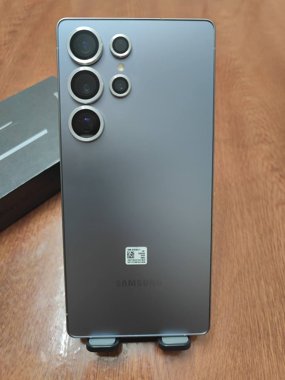 اس 25 الترا أمريكي ذاكرة 256 لون سلفر أزرق 
نظافة 100% اخو الجديد 
يشغل شريحة عادية وشريحة الكترونية 
سعر 1100 نهايته بدون مراوس 
***********
