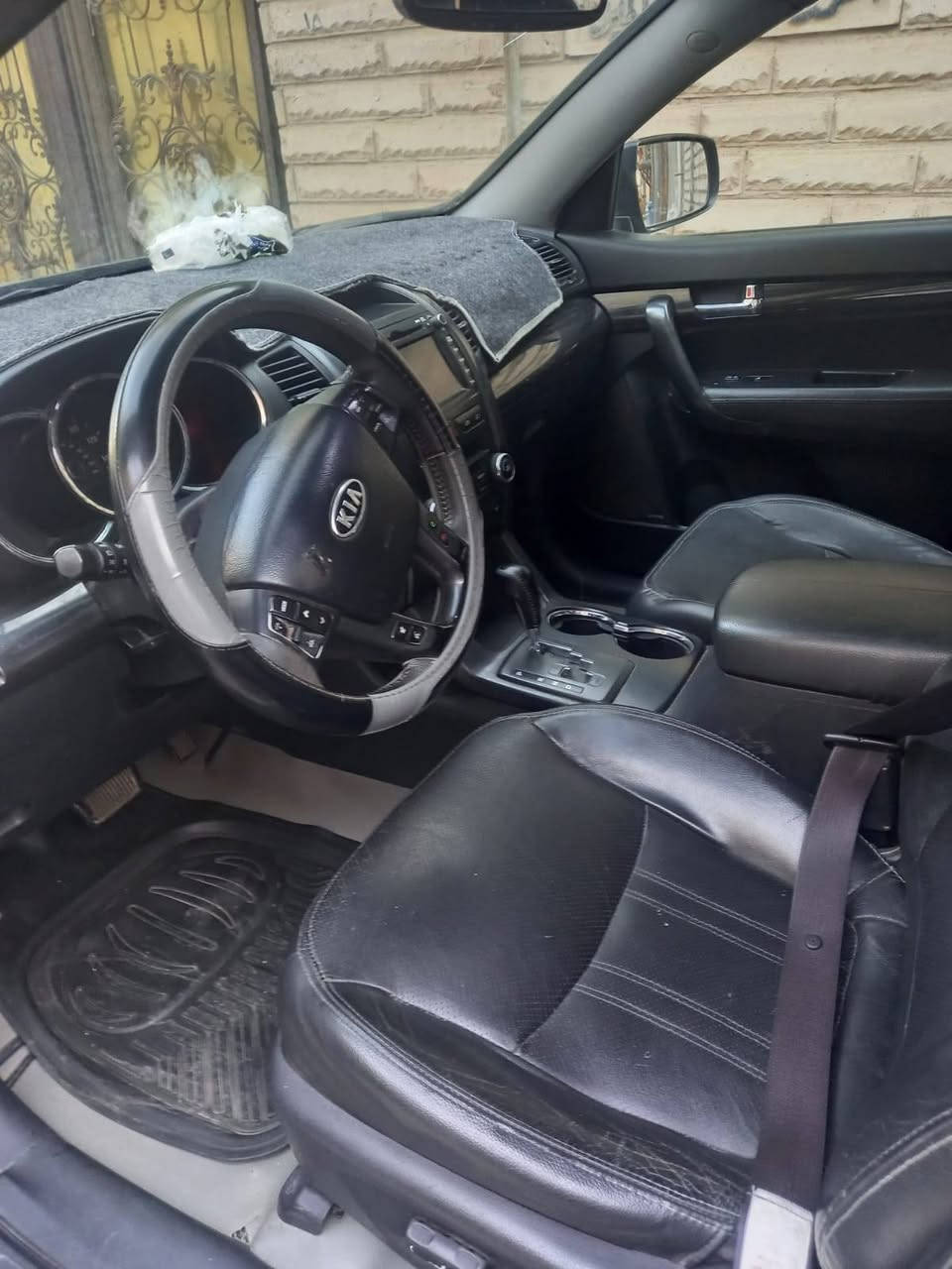 السلام عليكم من رخصت  الادمن كيا سورنتو وارد أمريكي موديل2012 ضرر بنيد
وجاملغ بدون دواخل السياره جاهزه تخم تاير محرك صدر مكان السياره  بغداد السعر 110 قفل***********
