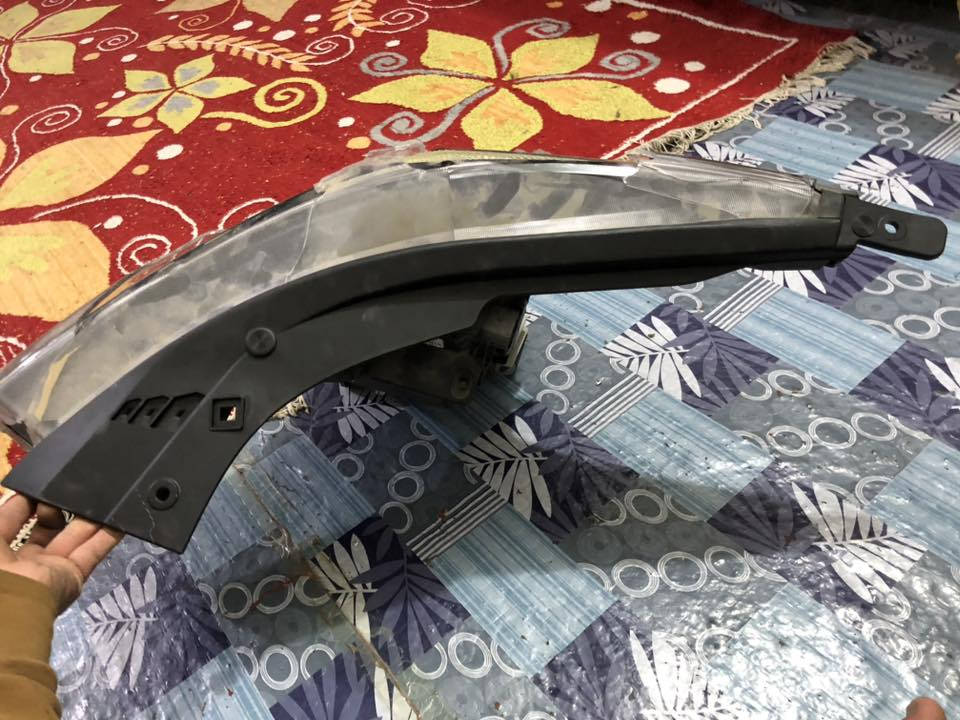 سلام عليكم شباب هاذه لايت للبيع كلشي بي شغال بس بي هاي الكسور  مثل ما موظح بل الصور ***********
