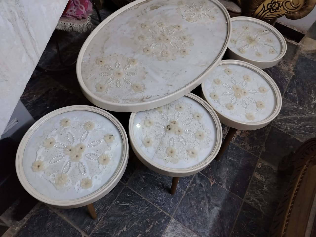 الطبلات بيها اثنين الجامة مفطوره
سعرهن 50
ميز طعام نظيف سعر 100
شراي فقط يتصل ع رقم مااجاوب خاص 
***********
