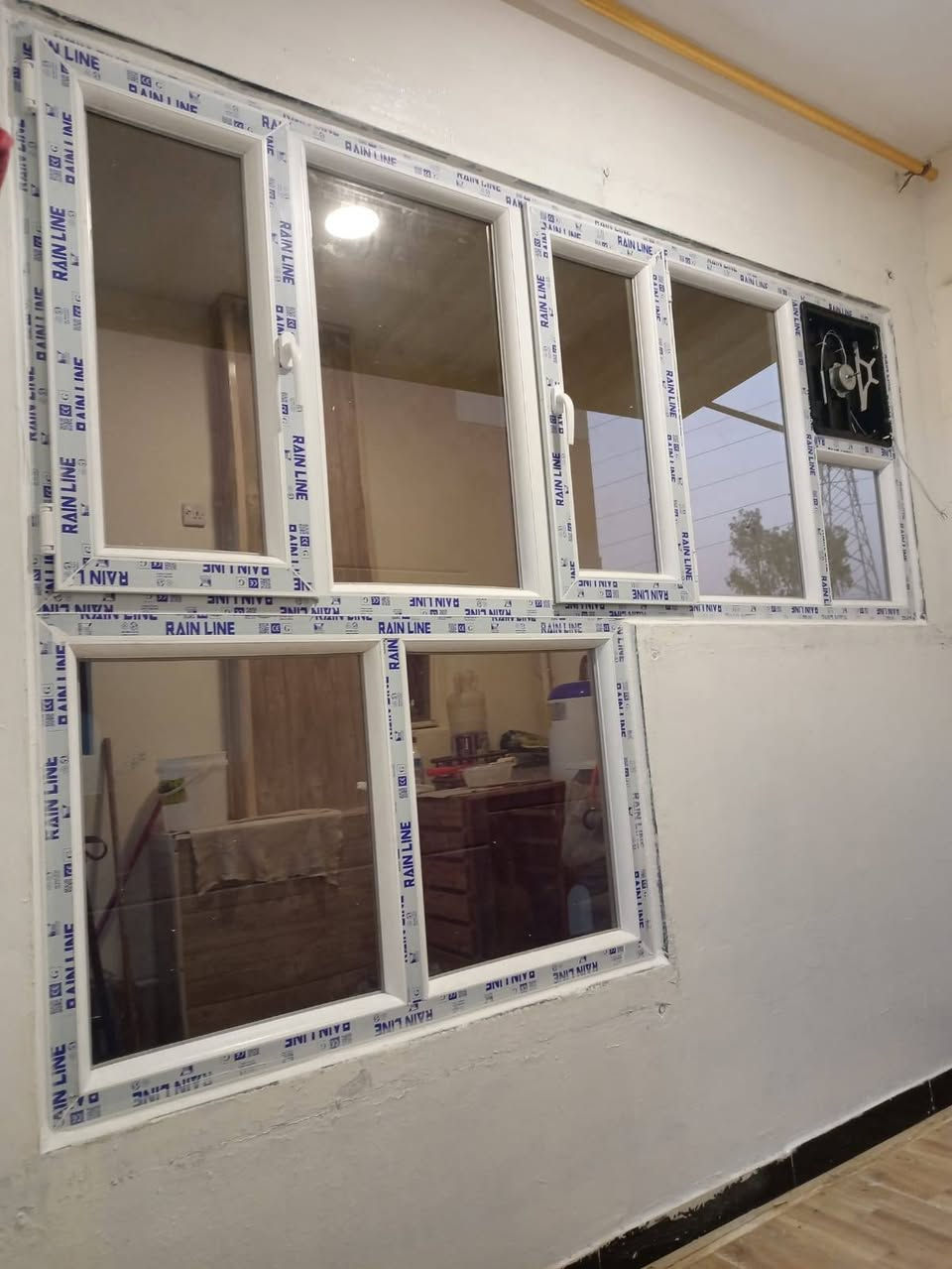 تثبيت قاطع بالكون امامي ساحة ٢٠٠٩ . زجاج برونزي عاكس ٤ملم. الباب التركي سابقاً. . واتساب ***********‪
