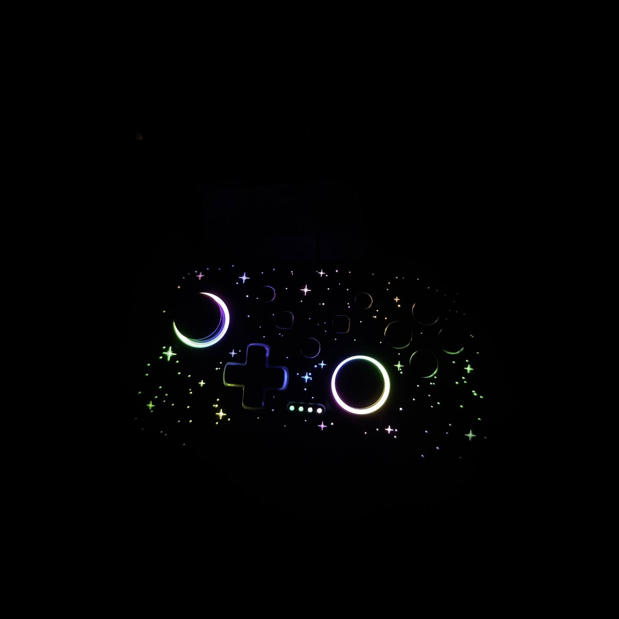 يد تحكم وايرلس من ماركة VOYEE
مواصفات اليد :
اضاءة RGB مميزة بـ 8 الوان و 5 اوضاع اضاءة ، مع امكانية التحكم والتعديل عليها .
ازرار اضافية احترافية موجود بالخلف وامكانية التعديل وتعيين اوامر .
وضع توربو بثلاث سرعات ( مناسب جداً للالعاب ) .
4 مستويات اهتزاز .
حساس حركة ( جيروسكوب ) 6 محاور .
بطارية بسعة 1000mAh تمنحك 10-15 ساعة لعب .
اليد تعمل على اجهزة الاندرويد والايفون والايباد وكذلك على اجهزة النتندو سويتج و الـ pc .
سعر اليد 10 الاف .


**إذا كنت صاحب هذا الإعلان وتريد حذفه لأي سبب، رجاءا أرسل رسالة إلى الدعم الفني**