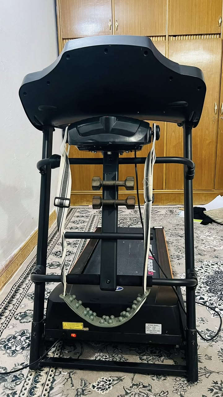 جهاز جري للبيع مستعمل. نضافه فول  عداد 15 بي هزاز للدهون وثقالات وتكدر تحطه وين ماجان لان يتكدر اتطبكه وتحطه باي مكان بيه دي جي يربط عل موبايل 📱 السعر 450 وبي مجال رقمي *********** او ***********
