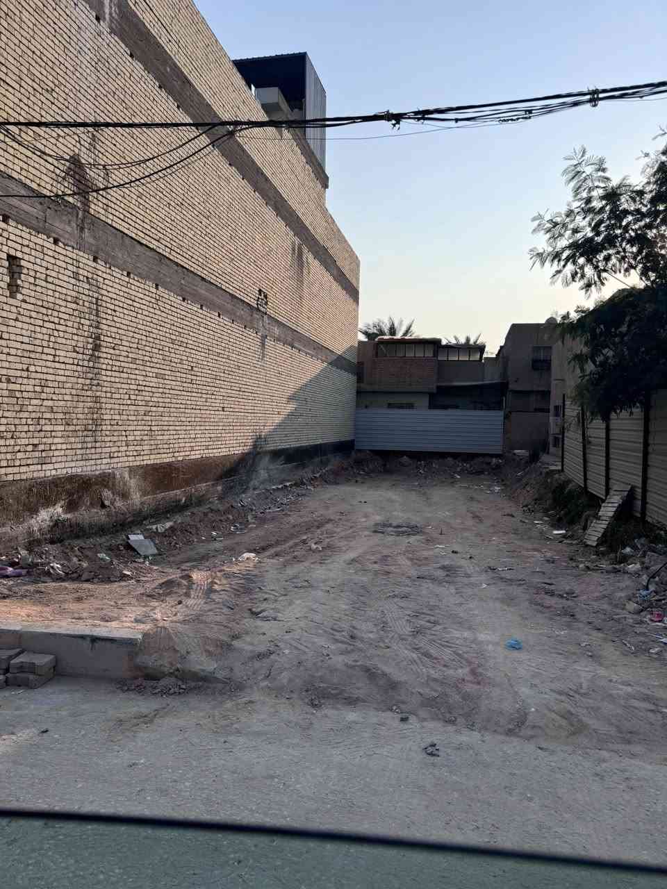 على بركه الله💕
فرصه الشراء الحقيقي  وينهم الاذكياء  الكم 

 خلي فلوسك بالعقار لانه الاستثمار الحقيقي لا ذهب ولا فضه ولا دولار  العقار ابنك البار 
🌺للبيع 🏡 
ملاحظه الموقع مخدوم بالكامل اضافه الى قرب القطعه من السوق والمدارس والشارع العام وطريق الزائرين موقع ممتاز ومميز  

📍 الموقع: كربلاء – سيف سعد – المربع الذهبي قرب بيت المحافظ 
📐 المساحة: 204 م²
➡️ الواجهة: 8 م
🚦 فرع واسع (12م)
📍 العنوان: سيف سعد الفرع الثالث قريب الشارع العام

🌟 مكان غاية في الجمال والرقي
📑 طابو صرف

📞 للاستفسار:

/***********
 والماصابر بالمكاتب يصير عدنه  هذا رقم صاحب العقار.☝🏻
***********
ست رويده – مديرة الأدهم للعقار
