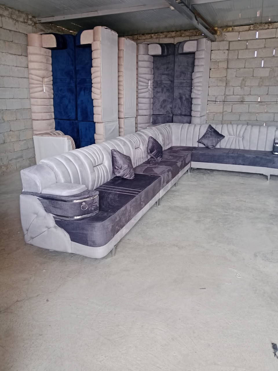 تاريخ 3/31
وصلت دواوين معرض علي اللافي 👑 
جمله ومفرد سعر الديوان 11مقعد 400
عنوانه التاجي عل شط الشيخ حمد نزلت الحصيوه مجاور صيدليه ساره 
بئدارت علي اللافي 
***********واتساب كورك🫵
***********
