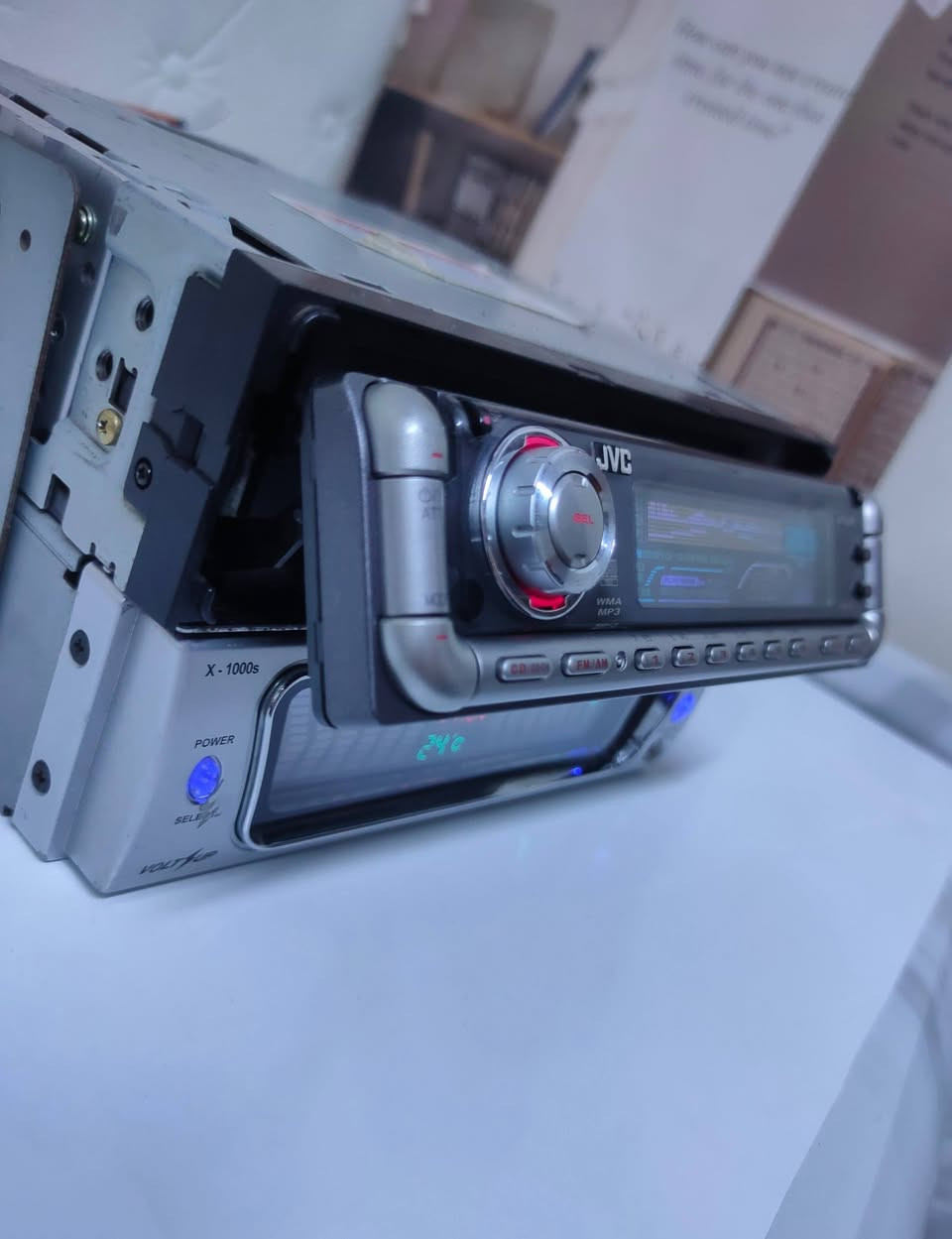 سلام عليكم-jvc اندنوسي اصلي تفصيخ . مع كيجات . الجهاز رؤؤعة .
ملاحظة : الجهاز معدل مظاف فية بلوتوث . صوت فول عالي 
. انطونة بي سعر حلو يستاهلة وبالعافية . متوفر توصيل


**إذا كنت صاحب هذا الإعلان وتريد حذفه لأي سبب، رجاءا أرسل رسالة إلى الدعم الفني**
