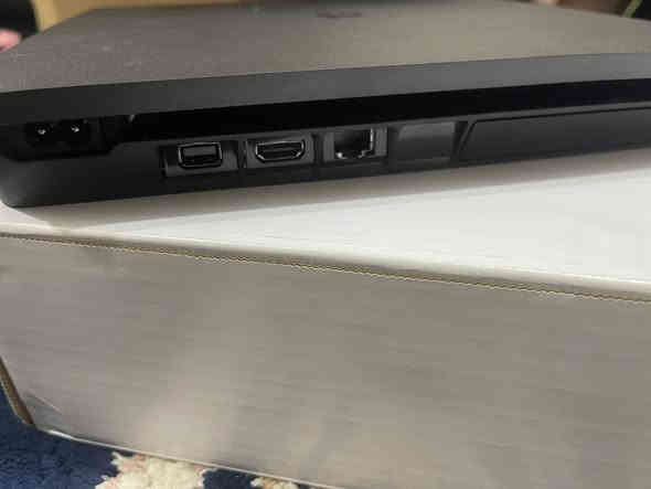 بلي فورا جديد ما مفتوح توني فاتحه من كارتونته فقط فحصته ورجعته بل كارتونه سعره 250 قفل ويا يده اصليه مال شركه جديده وعندي أقراص همين هواي إذا حابين تشترون عادي رقم الهاتف *********** العنوان بغداد محموديه
