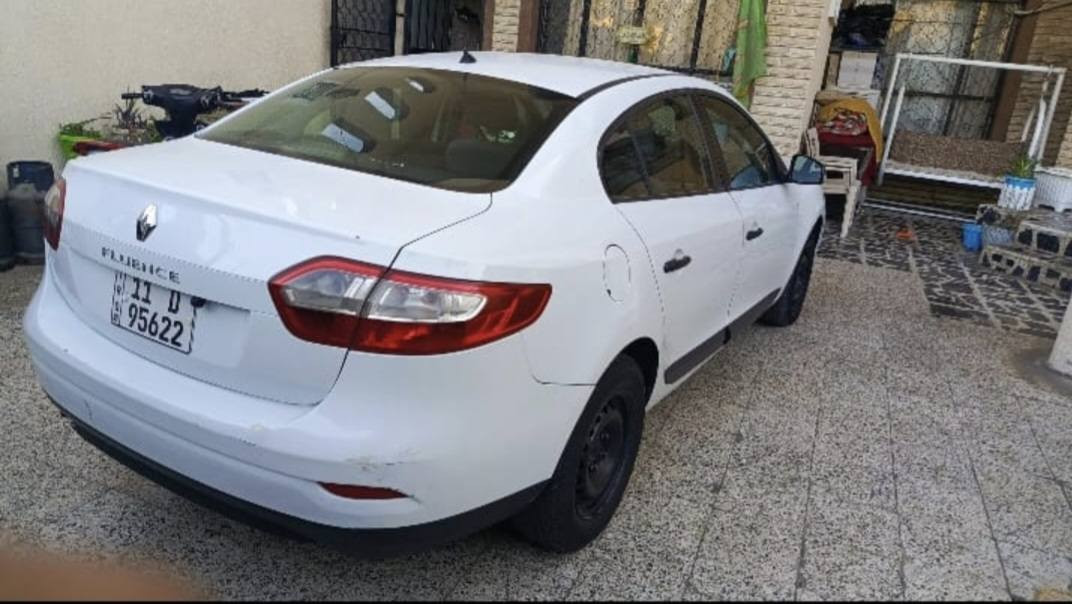 سلام عليكم شباب رينو البيع سياره جاهزه من كلشي شركه العامه موديل 2013 بيها صبغ جاملع امامي بدون دواخل وشويه من باب السايق مكينه كير كهرباء تخم تاير منضومه بانزين كوله جديد اترايك التركيا مكان بغداد  كمساره نادي مشرق سعر ٦٦ وبيها مجال التواصل *********** وبلخير ع ياخذها
