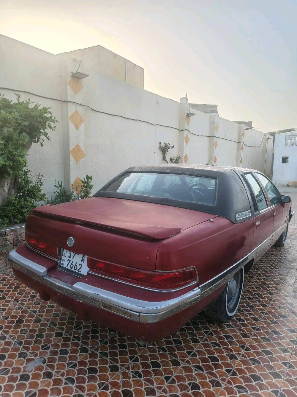 "سيارة بيوك رود ماستر 1993، رقم إنكليزي، سنوية لحد 2031 باسمي. مكينة وكير ملكة كراون، فيشة وبطل أسود، كاملة مكملة. البيع لغرض السفر، تحويل ثاني يوم. للاستفسار، يرجى الاتصال على الرقم *********** أو التواصل عبر واتساب. وشكراً."