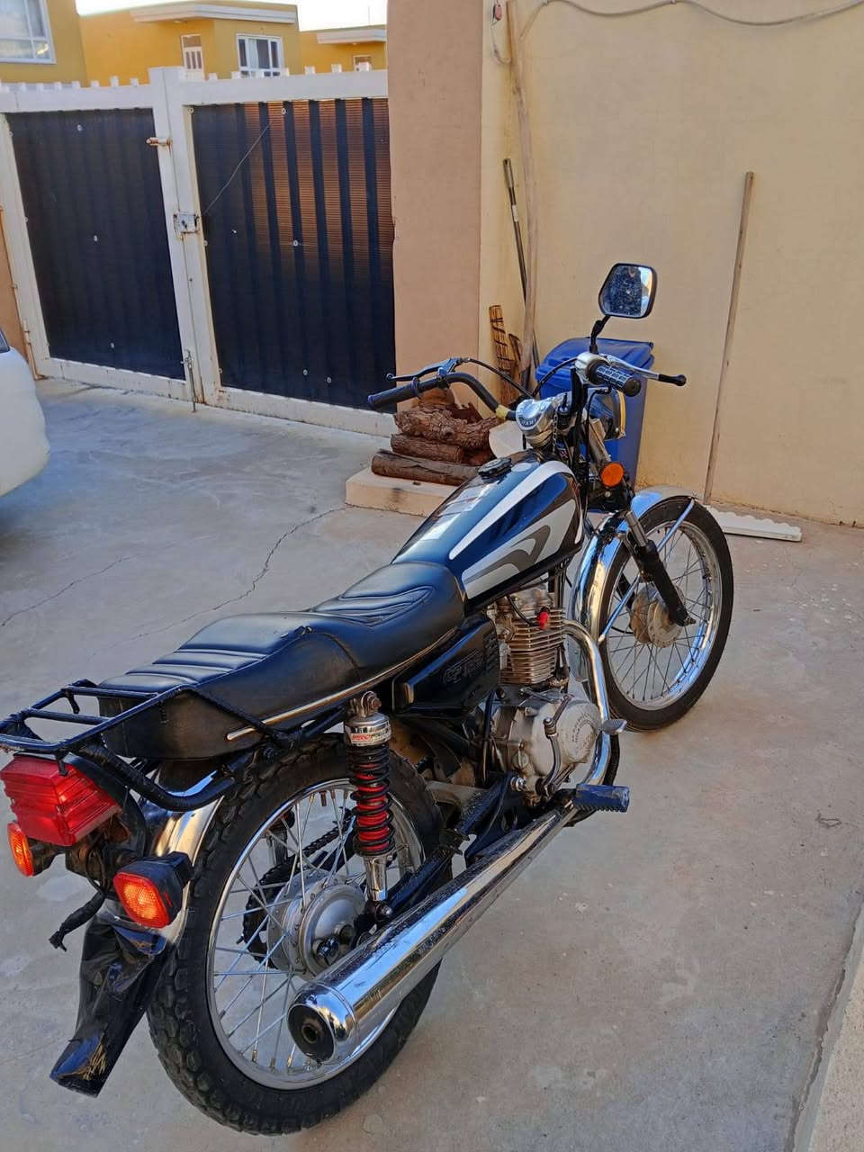 للبيع مكينه يابانيه دراجه كامله ماناقصها كلشي 250 وبيها مجال مكانها سليمانيه ***********

وترهم مراوس ب تلفون مو مشكله
