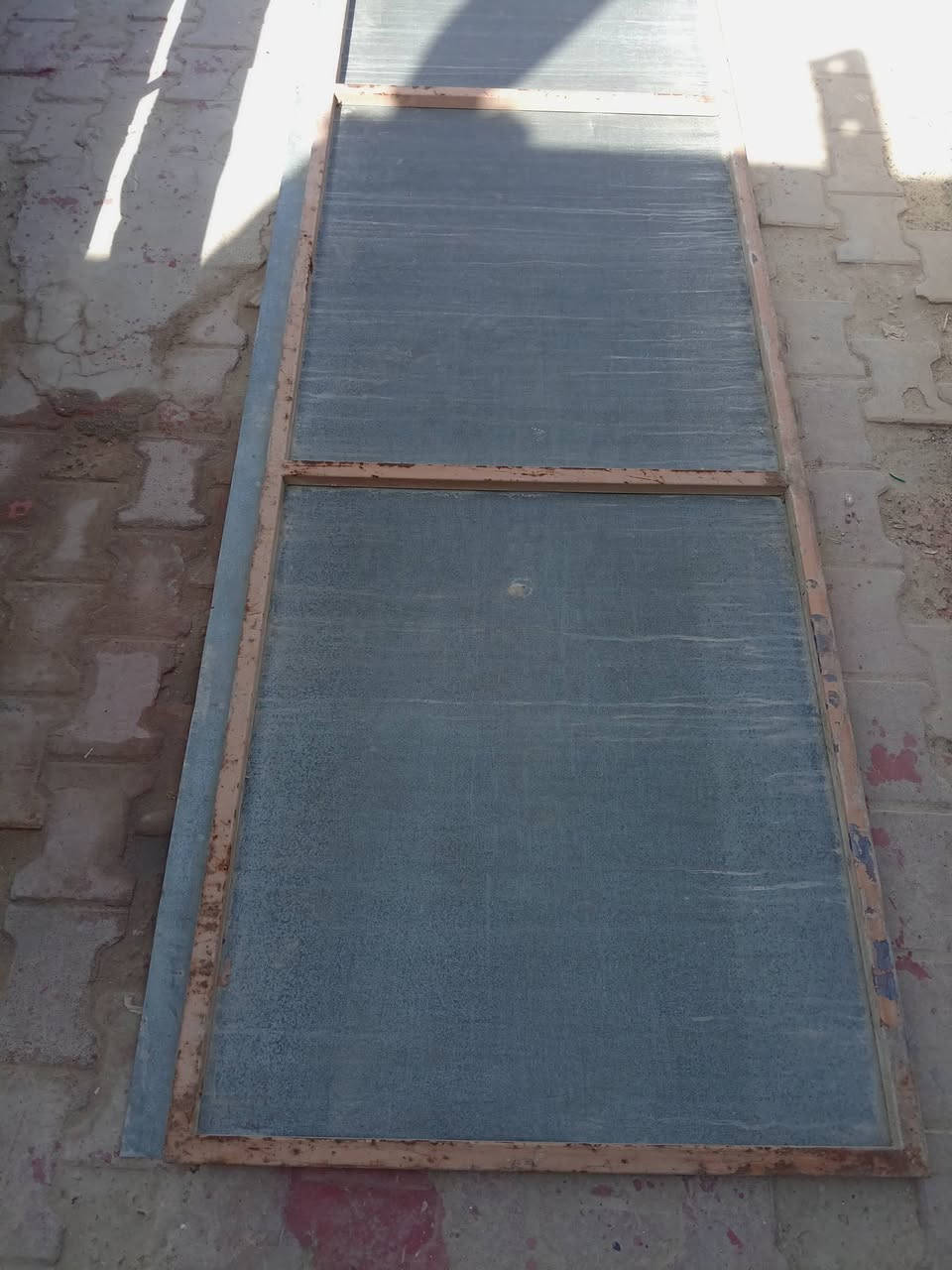 سلام عليكم سقف مساحته ٣ في ٨ متر متكون من ثمانية قطع مساحة القطعه ١ في ٣ متر يصلح سقيفه مصنوع من الجينكو وافطار بوري ابو الانج سهل الاستعمال واتساب *********** اتصال ***********  مكانه الديوانيه للاستفسار أكثر خاص
