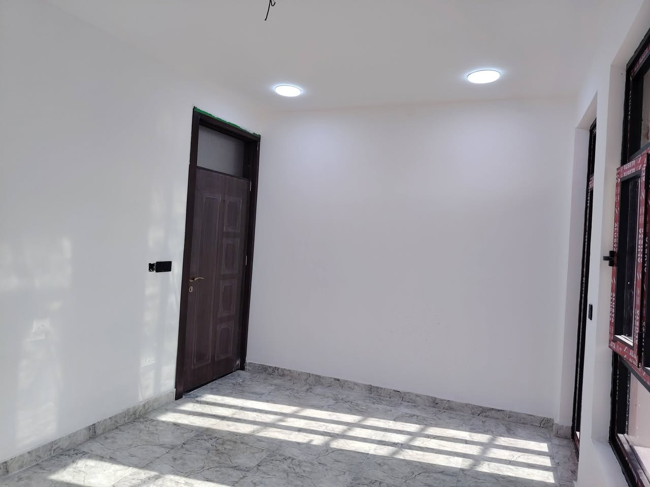 بسعر جداً مناسب ٧٨ مليون فقط مشتمل مساحة ٥٠ متر جديد زيرو شغله درجة أولى جاهز للسكن
طابقين ٢ غرف نوم صحيات ٢ استقبال ومطبخ باب قاصة تركي شبابيك المنيوم العنوان بغداد الدورة البوعيثة مجمع السلطان الثالث بأسمي بدون دلالية إقرار أول وتنازل شركة ***********
