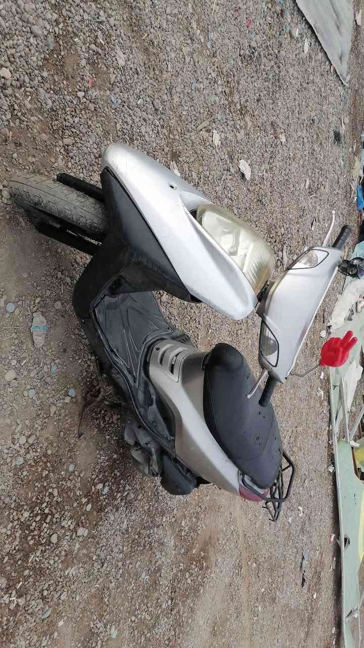 بريز لايت ناصي نكره سلف وهندر محرك ناعم لانضوح ولاتبخير كلشي بيها شغال سلف هندر كهربائيات شلع قفل جنطه وقفل ستيرن عداد سرعه وكيج بنزيج شغاله السعر ٤٠٠ شراي اتصل *********** مكاني الغزاليه
