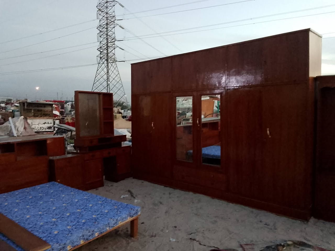 غرفه اخشاب ام السته طابقين تسكام للبيع مكان نجف ***********
