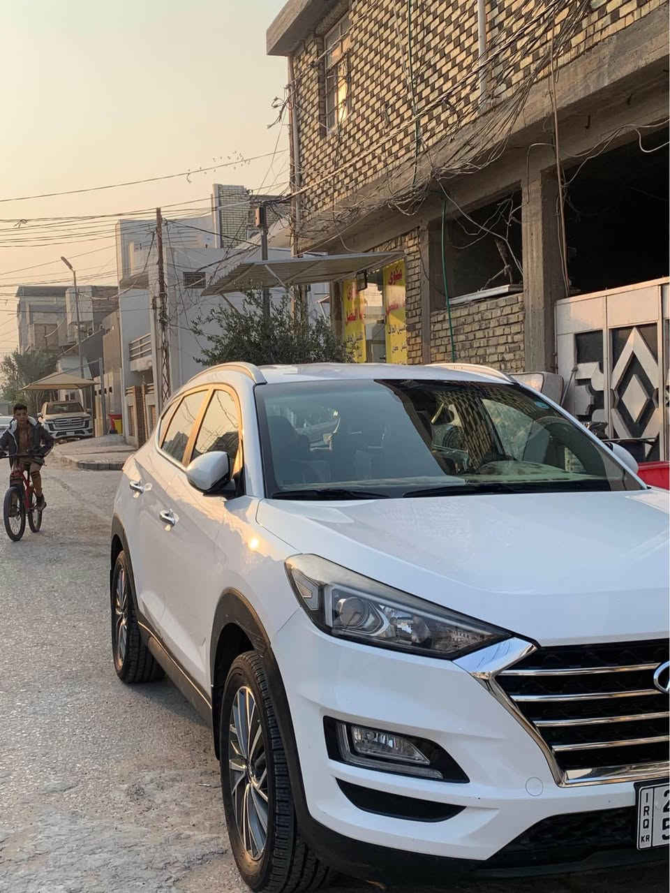 السلام عليكم 
توكسان موديل 2020
ماشية 140 الف 
كفالة عامه شرط الفحص 
السعر 205 وبيه مجال 
التواصل ع رقم الهاتف *********** النجف, العراق
