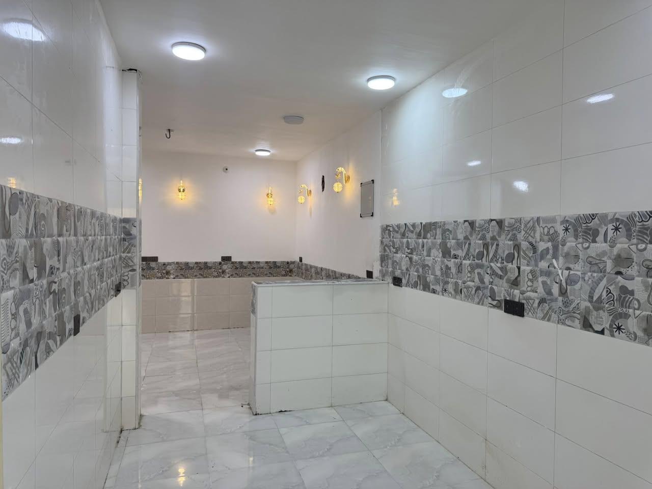 سلام عليكم يوجد دار حي المصطفي قطع حجيه نوفه دار يحتوي غرفه نوم وحده صاله وستقبال مطبخ المساحه ١٤٠ تحويل ١٠٠ بناء حديث قريب عل تبليط رقم ***********
