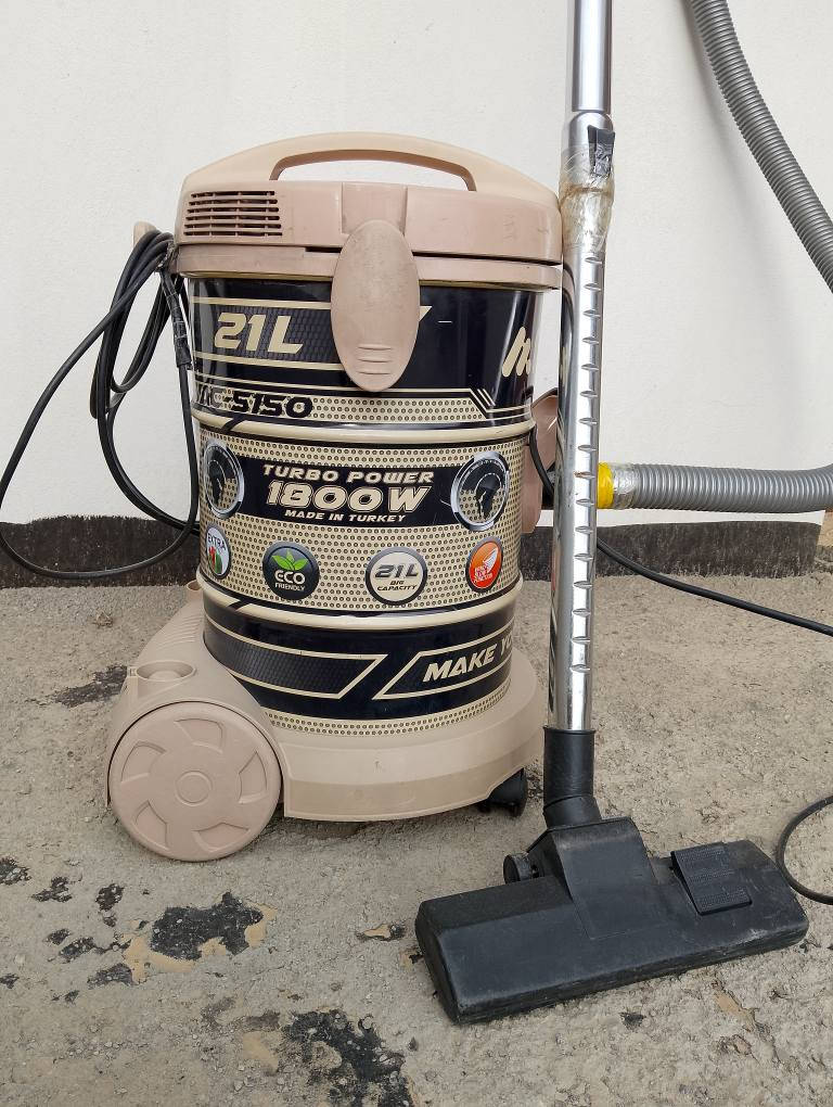 مكنسة كهربائية نيوال تركي 21 لتر سحب قوي، صوتها عالي السعر 25 الف فقط *********** كركوك, العراق
