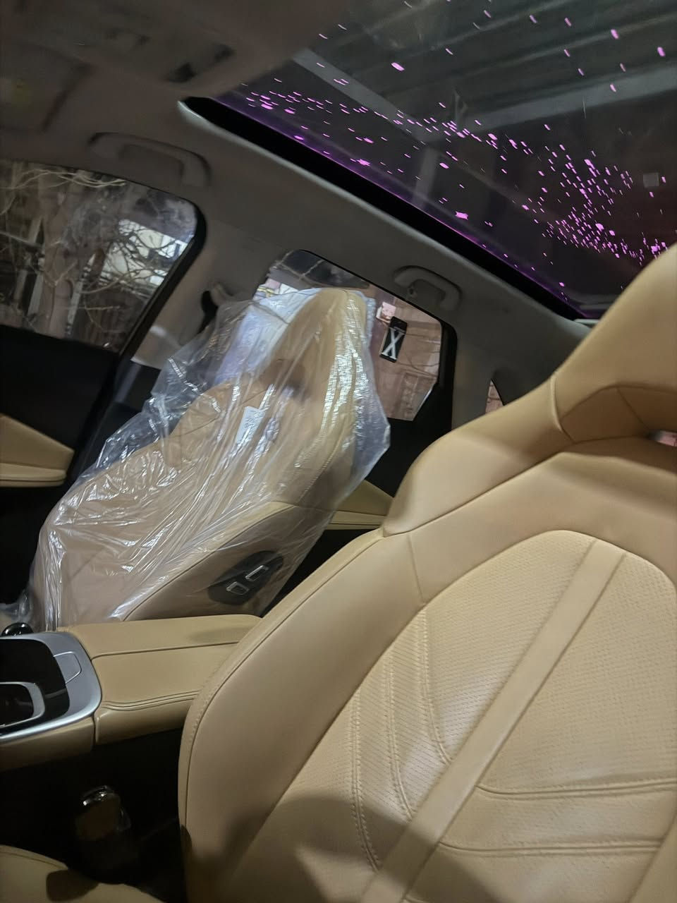 T5HEV فول موصفات
مديل 2024 
ماشيه 23
ضمان الشركه على المحرك والكير والكهرباء بعد خمس سنوات يخلص 
السعر 28ملون وربع وبي مجال الرقم ***********
العنوان بغداد الكاظمية
