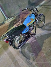 دراجة يراني اربعه كير اوراق صولي السعر 350 )07857475594